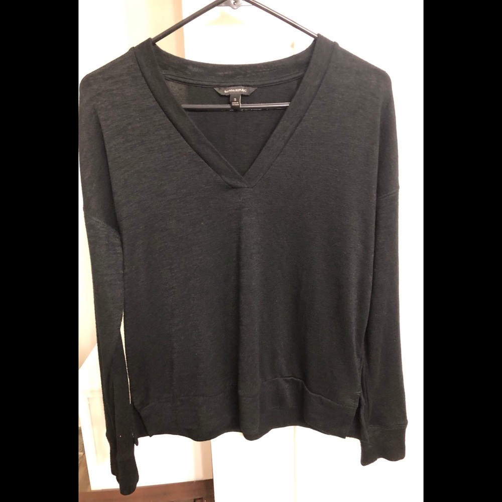 Banana republic V-neck top, size small